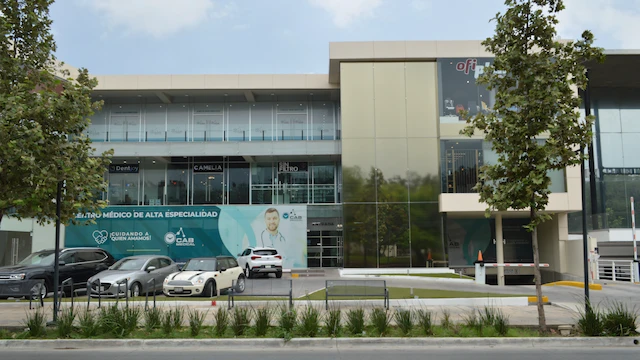 Fachada de clínica CAB ALEVA en San Pedro Garza García, Nuevo León