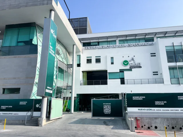 Fachada de clínica CAB Headquarters en Monterrey, Nuevo León