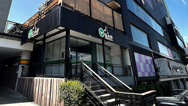 Fachada de clínica CAB Parkpoint en Monterrey, Nuevo León
